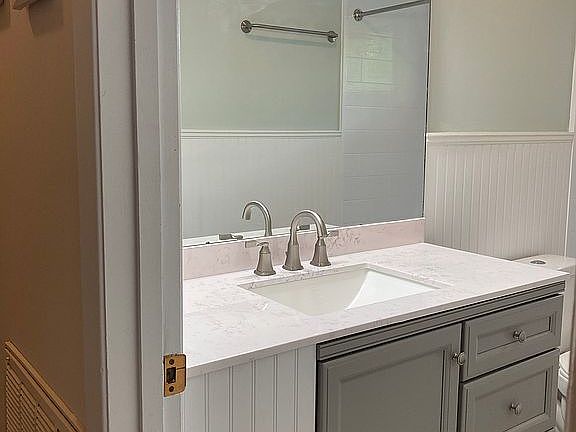 Hall full bath q