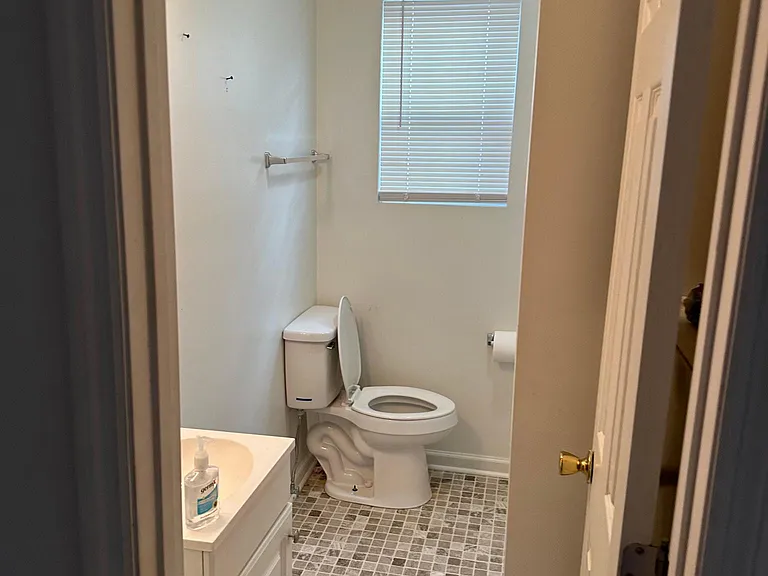 516 24th Ave E — Photo 5