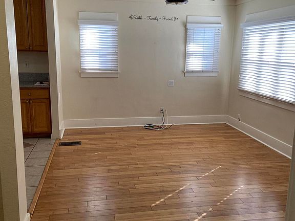 3rd image of 1469 E Elizabeth St