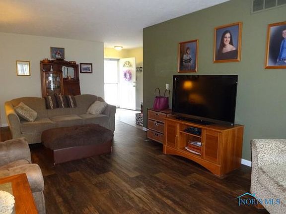 5th image of 185 Darlene Dr