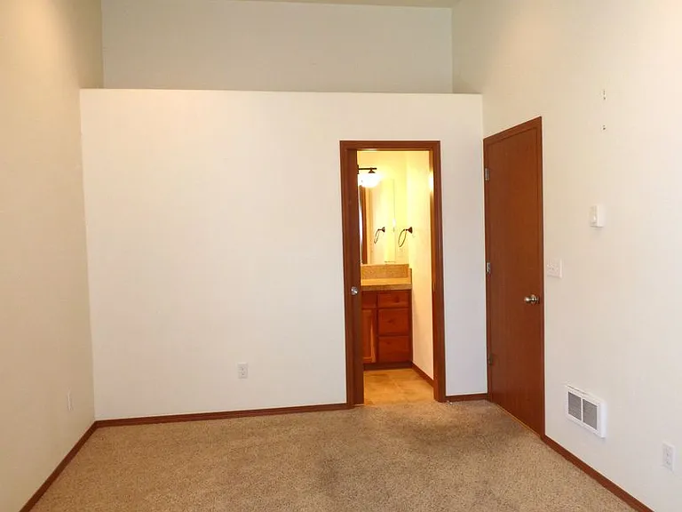 619-621 S Broad St — Photo 37
