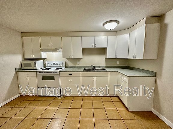 3rd image of 1260 Centennial Cres Unit B