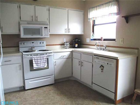 2nd image of 1621 Park Place Dr