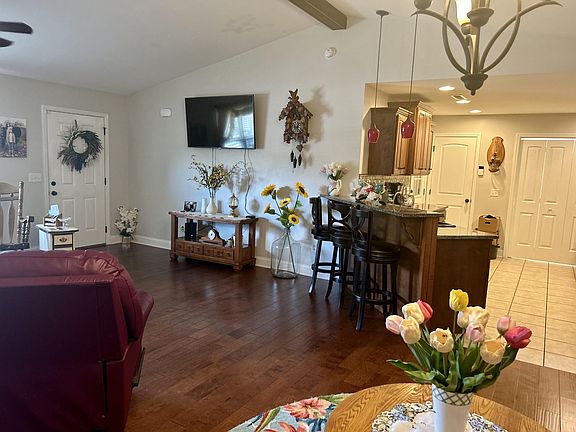 4th image of 1709 Chelsa Dr NE