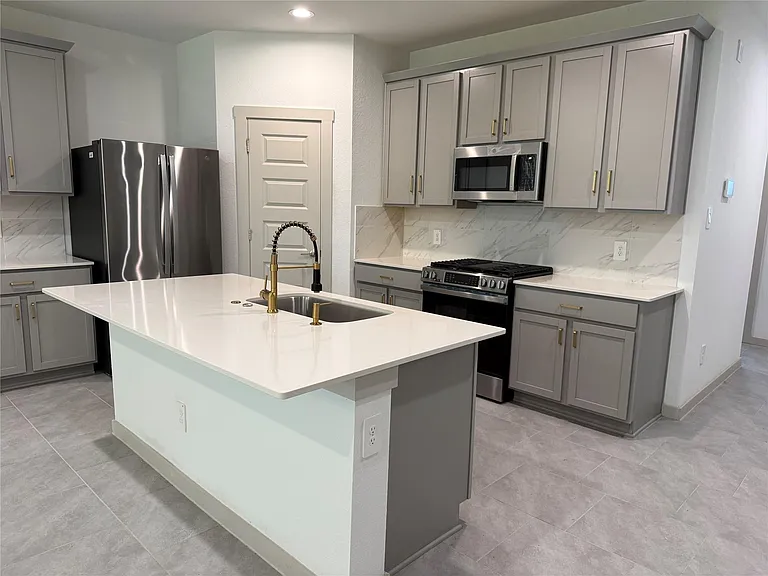 28934 Lupo River Ct — Photo 6