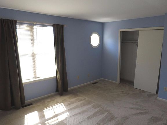 3rd image of 52 Ardsley Ct