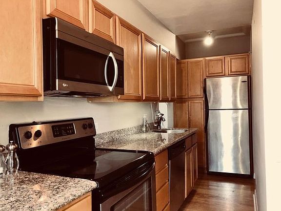 3rd image of 1211 N La Salle St #1501