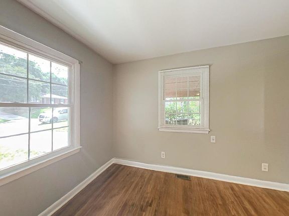 2nd image of 1811 Woodmere Dr
