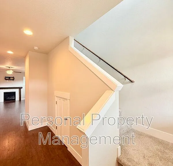 1530 NW 29th Pl — Photo 2