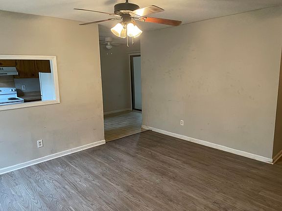 3rd image of 334 Dorchester Manor Blvd