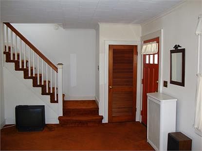 3rd image of 131 Burnett Ave