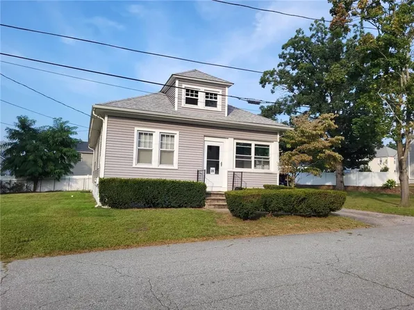 35 Whitaker Ave E, Rumford, RI 02916