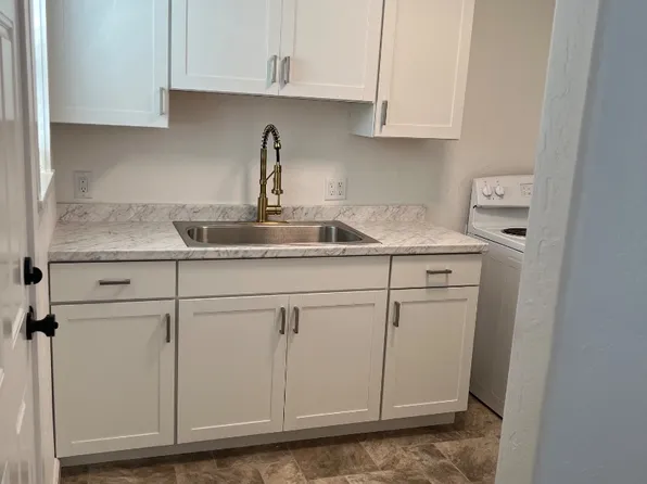 330 N Holly St #1, Medford, OR 97501