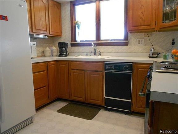 5th image of 1575 S Sutton St