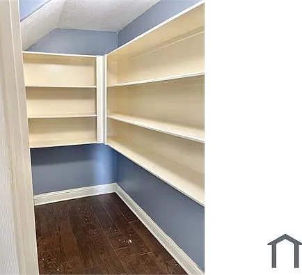 6 bed, 3674 sqft, $4,000 — Photo 4
