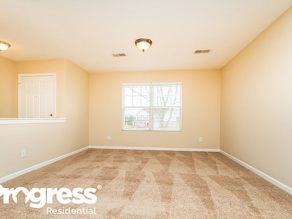 3rd image of 2845 Meadowglen Cir