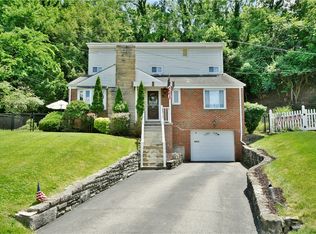 157 Grienbrier Dr, Carnegie, PA