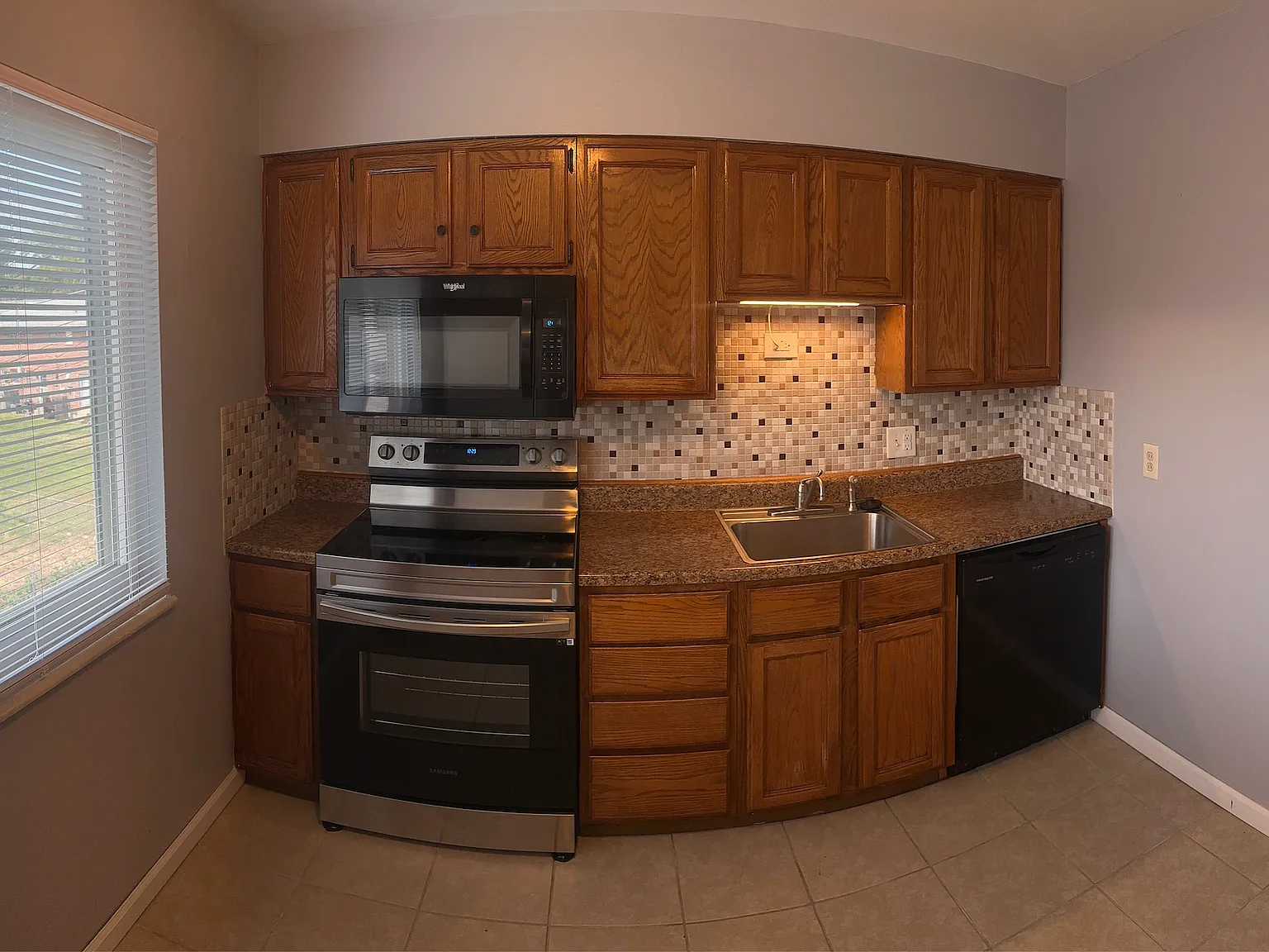 2 bed, 850 sqft, $1,100 — Photo 2