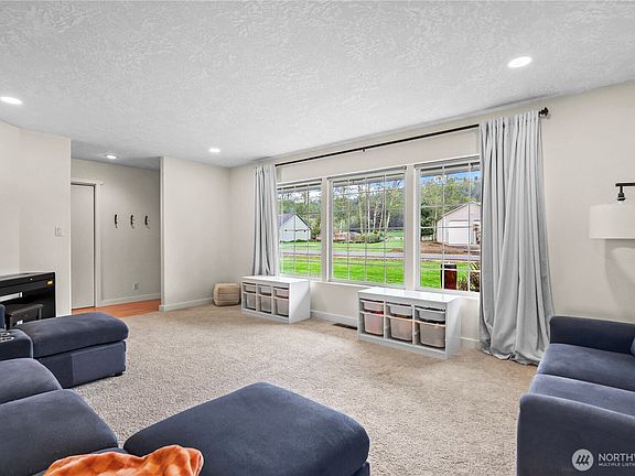 3rd image of 21 Monroe Drive