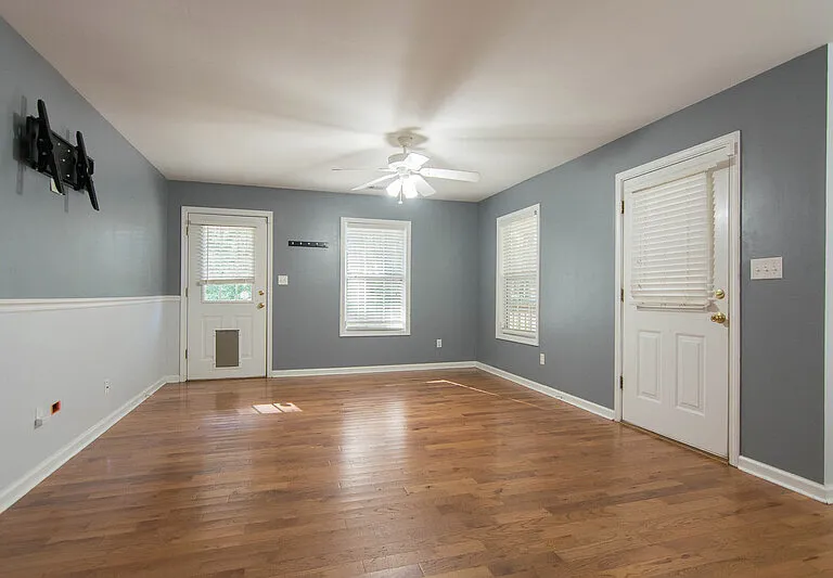 2354 Airport Dr — Photo 3