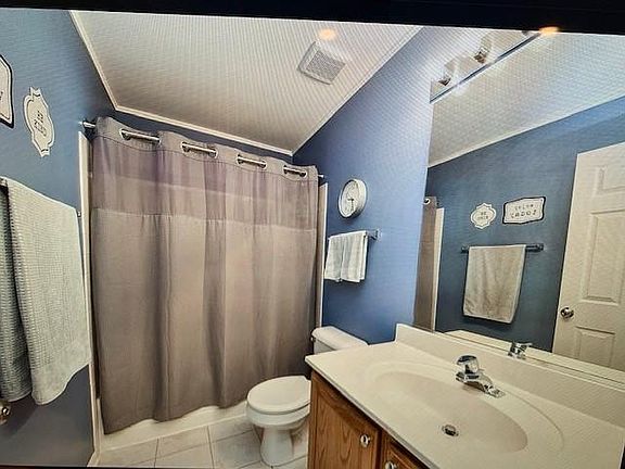 3rd image of 2508 Oneida Ln