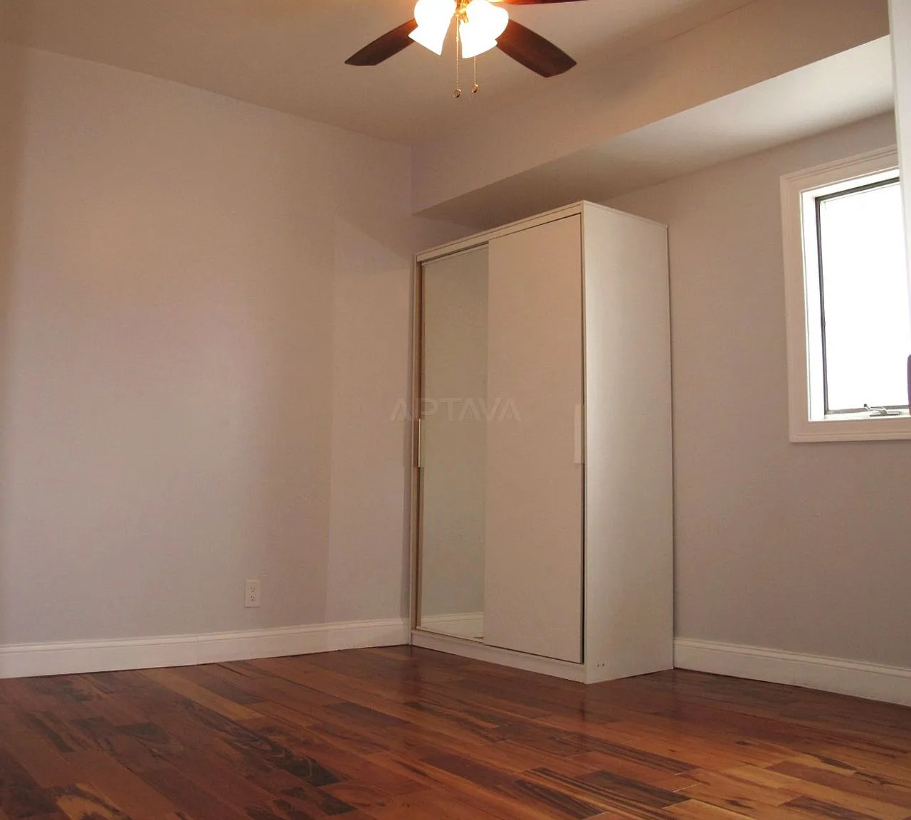 Medford Square / Medford Hillside area, 4 bedroom, 2 bathroom apartment — Photo 1