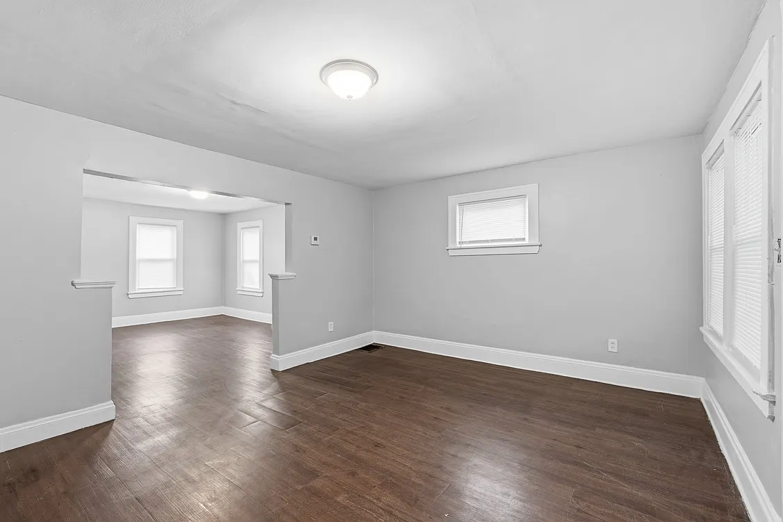 Building Photo - 14399 Maple Ave