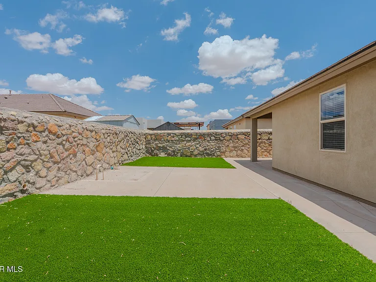 12485 Knightsbridge Dr — Photo 45