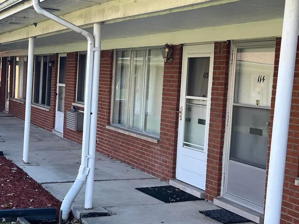 21530 Kelly Rd #113, Eastpointe, MI 48021