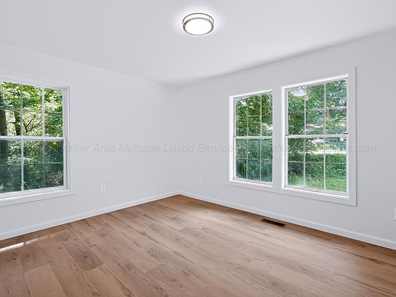 4th image of 601 Sharon Blvd