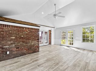 6905 Boxwood Ct, Pewee Valley, KY 40056