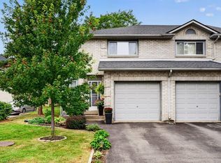 2 Royalwood Ct #20, Stoney Creek, ON L8E4Y9