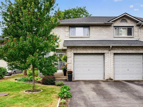 2 Royalwood Ct #20, Stoney Creek, ON L8E 4Y9