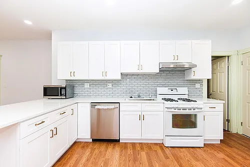 21 Hawthorne St #2 Photo 1