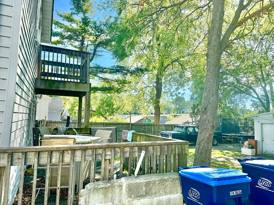 2nd image of 907 Porter St