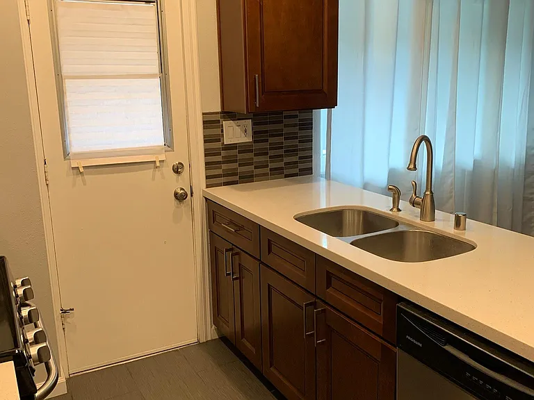 340 Pacific St — Photo 10