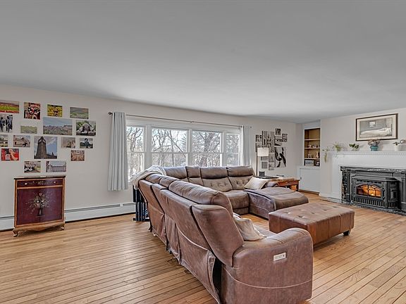 3rd image of 6 Cutler Rd