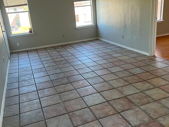 2nd image of 7581 Windsor Oaks