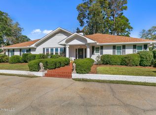 1312 E 3rd St, Forest, MS 39074