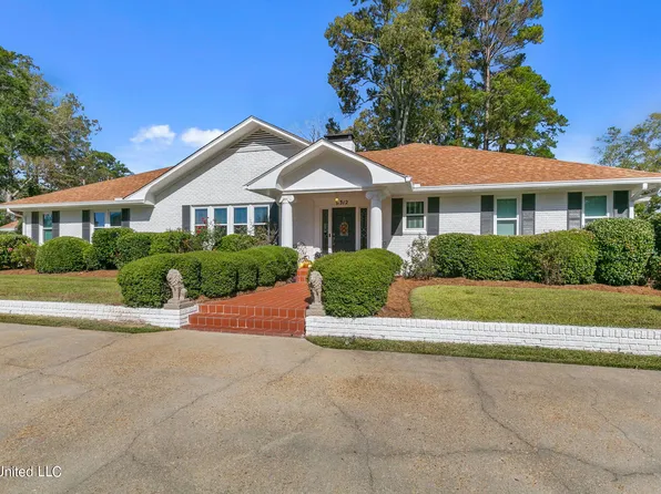 1312 E 3rd St, Forest, MS 39074