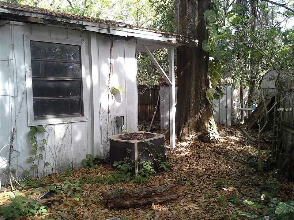 2nd image of 15741 Rhodes Rd