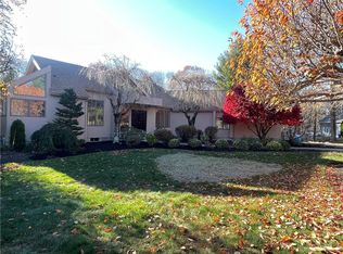 85 Crest Dr, Cranston, RI 02921