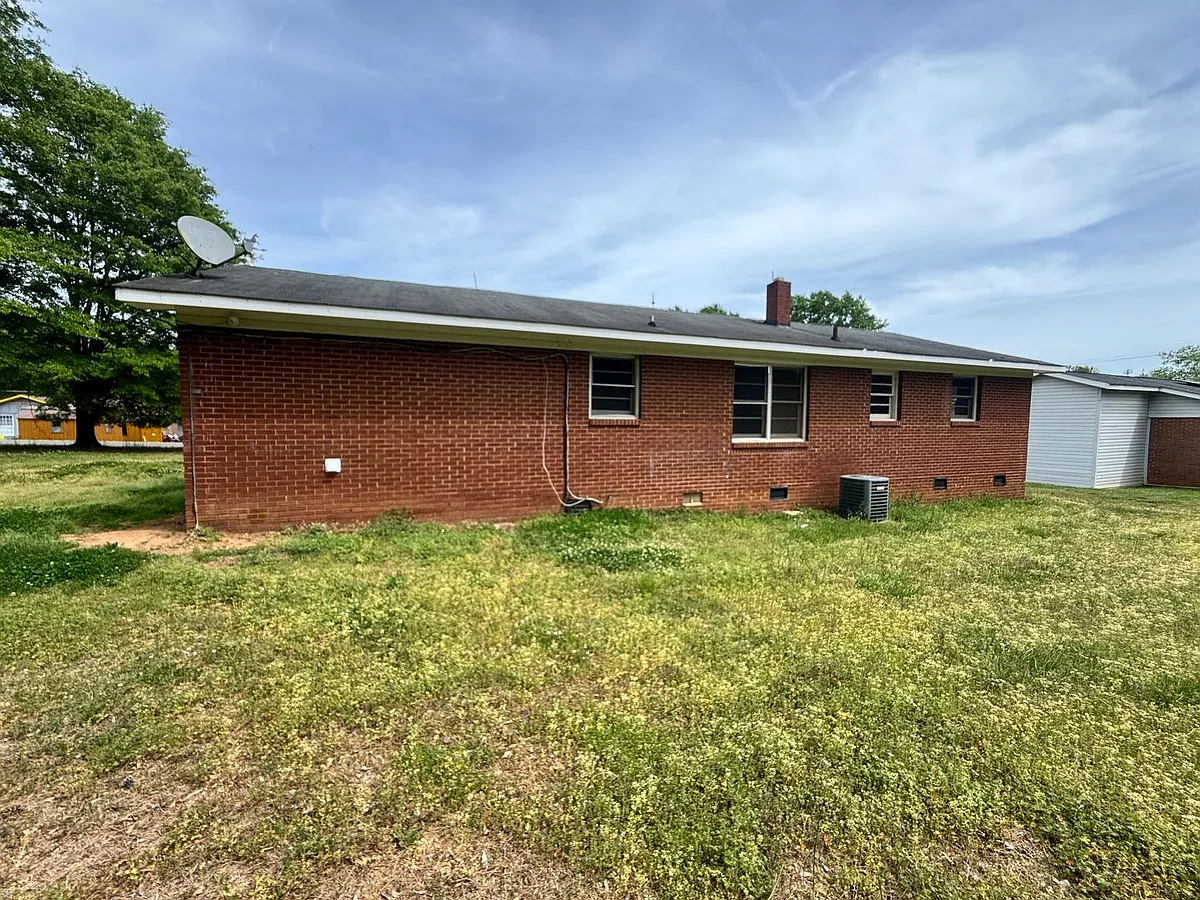 Building Photo - 1223 Masonic Dr