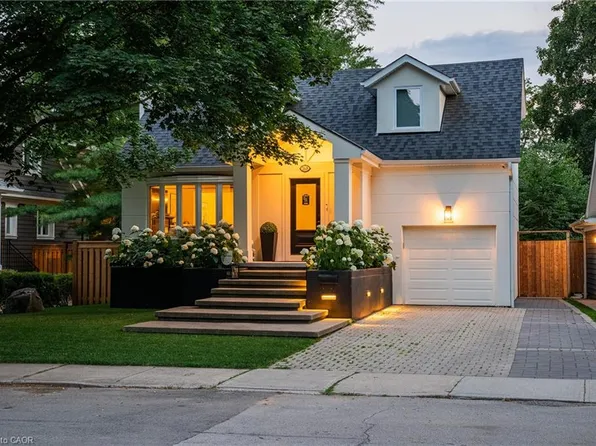 268 Douglas Ave, Oakville, ON L6J 3S4