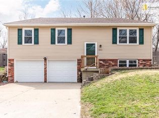 202 Concord Cir, Grain Valley, MO 64029