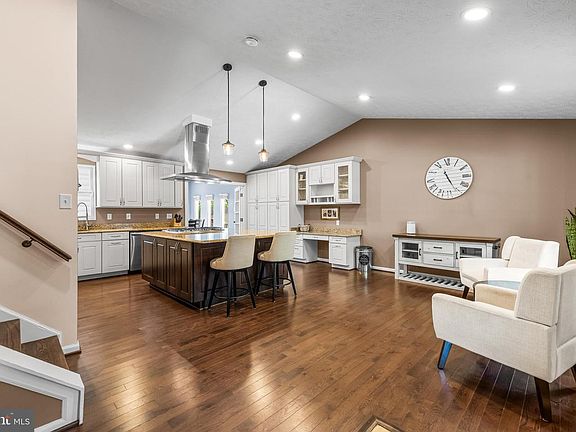 5th image of 6055 Adcock Ln