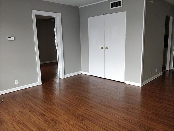 3rd image of 523 S Travis St #6B
