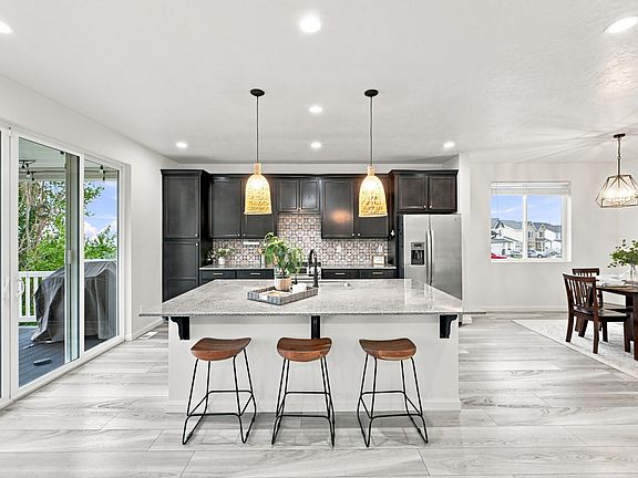 5th image of 2282 N Elderberry Dr