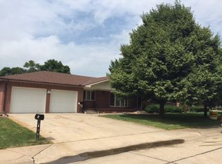313 Regency Dr, York, NE 68467