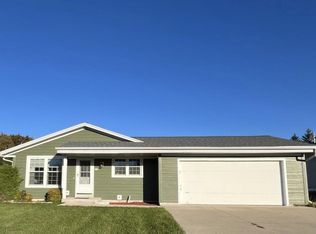 411 Prairie Hill Way, Waterford, WI 53185